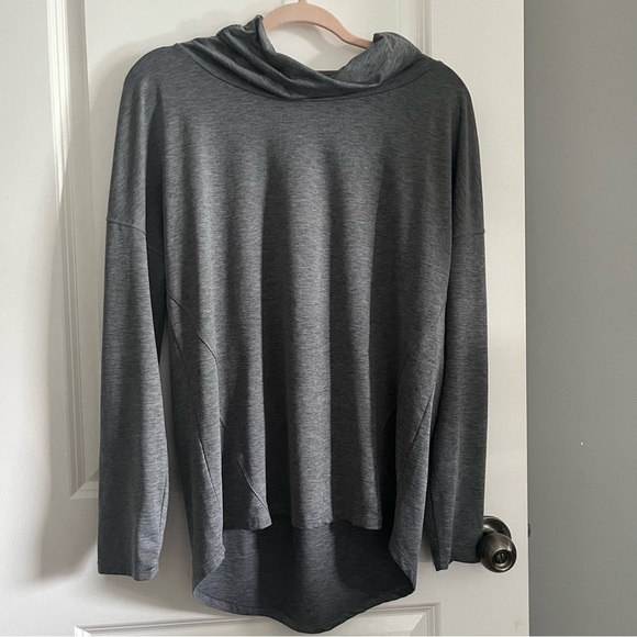 Apana loose turtleneck pullover, athletic top. - Picture 2 of 11